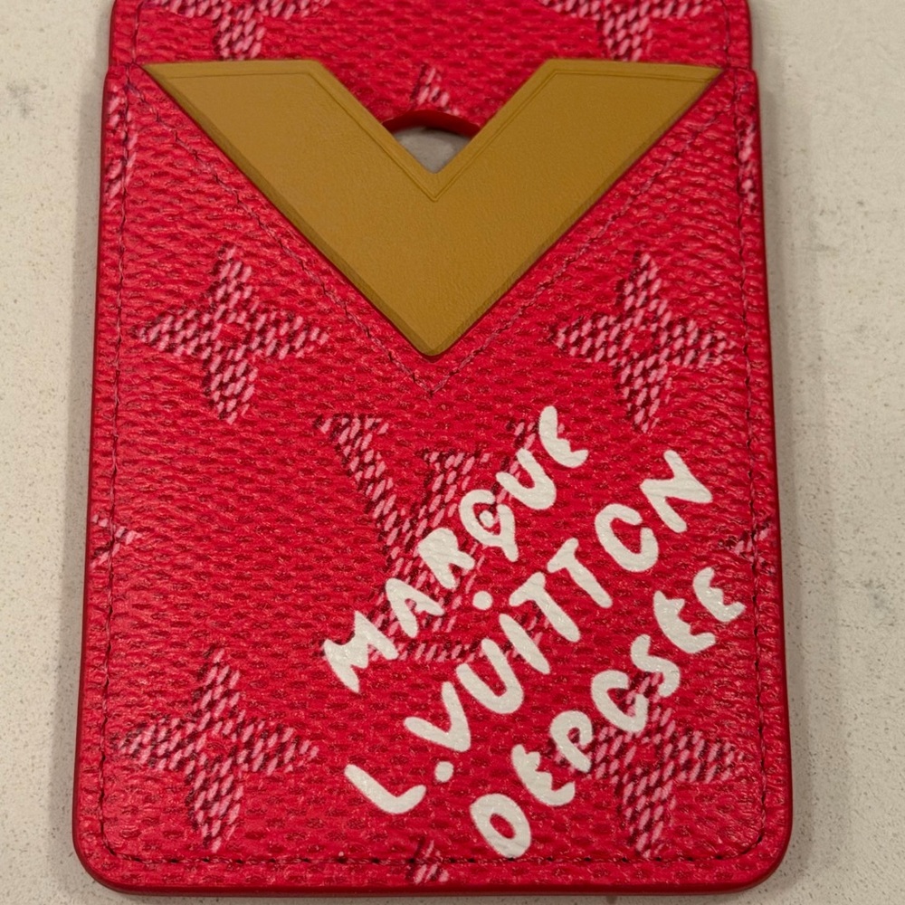 Like new Louis Vuitton pink Card Holder magnetic phone LV - Picture 3 of 3